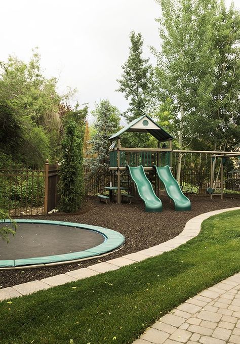 Family Backyard Layout Amazing, Backyard Landscaping Play Area, Backyard Landscaping With Playset, Pretty Backyard Playground, Yard With Playground, Family Yard Ideas Backyards, Outdoor Backyard Playground, Backyard Play Set Ideas, Outdoor Play Platform