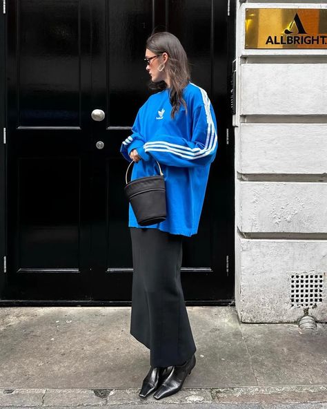 8 Sporty-Chic Outfit Ideas With Adidas Shorts, Tops, and Pants | Who What Wear Adidas Tshirt Outfit, Sporty Chic Outfits Street Fashion, Adidas Shorts Outfit, Skirt And Tshirt, Blue Adidas Jacket, Short Boots Outfit, Adidas Street Style, Adidas Pants Outfit, Sambas Adidas