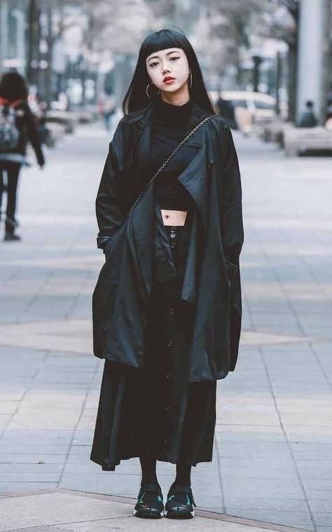 elevated lebowski-core (baggy andro silhouettes and interesting color palettes) - Album on Imgur Mode Harajuku, Mantel Outfit, Mode Ulzzang, Estilo Harajuku, Moda Do Momento, Beanie Outfit, Turtleneck Outfit, 일본 패션, Tokyo Street Style