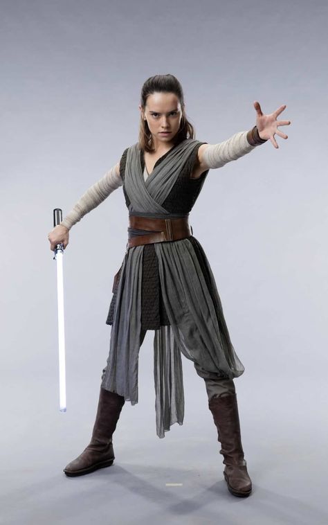 Rey costume from The Last Jedi (possible spoilers) - Page 3 Rey The Last Jedi, Thick Quilt, Jedi Tunic, Praetorian Guard, Rey Costume, Rey Cosplay, Jedi Cosplay, Brown Tunic, Star Wars Fashion