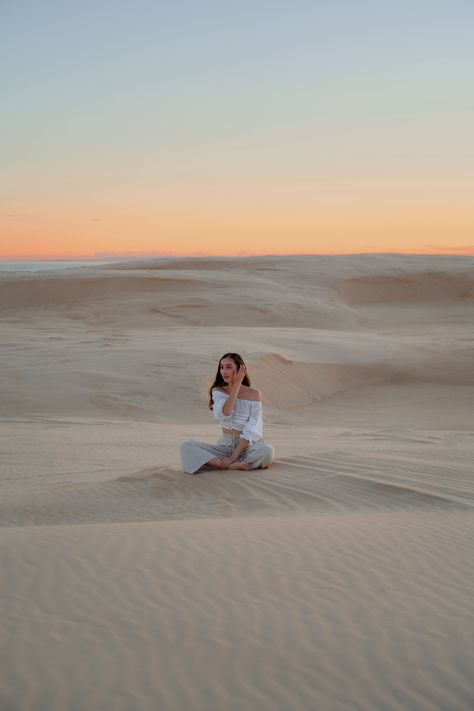 Sand Hill Photoshoot, Great Sand Dunes Photoshoot, Sand Dunes Photoshoot Outfits, Sand Dunes Photoshoot Senior, Sand Dunes Photography, Sand Dune Pictures, Sand Dunes Pictures, Desert Pose Ideas, Sand Dune Senior Pictures