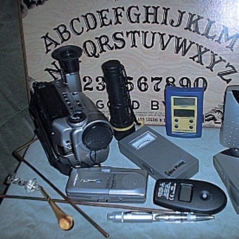 1999 Aesthetic, Ghost Equipment, Ghost Hunting Tools, Cryptidcore Aesthetic, Paranormal Aesthetic, Art Ghost, Midwest Emo, Kei Visual, Hunting Tools