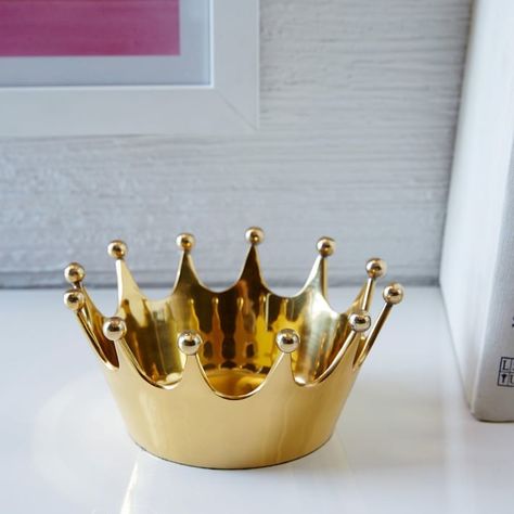 Gold Crown Catchall- This crown-shaped catchall adds glam style to a dresser, nightstand or vanity. Use one to collect jewelry, in an entryway for loose change and keys, or in the bathroom to corral makeup. Modern Sculpture, Crown Decor, Plywood Furniture, Room Planning, Decor Guide, Décor Diy, Korn, Display Boxes, My New Room