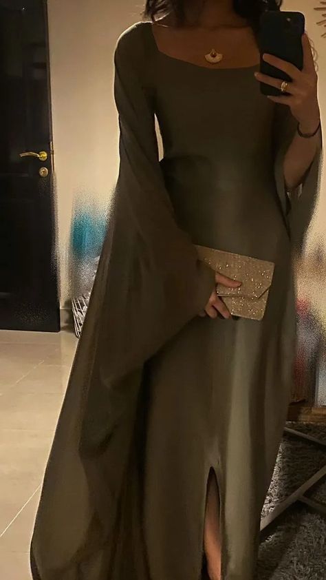 Interested in quiet luxury or dressing like the old money aesthetic? I'm sharing affordable outfits that can help you achieve the rich girl look on a budget. #ootd #style Mode Old School, Budget Money, Mode Hijabi, Prom Dresses Black, Fest Outfits, Modest Prom, Elegant Dresses Classy, Modesty Fashion, Dresses Modest