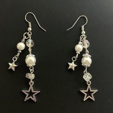 Drop Earrings Beads, Silver Bead Jewelry, Cute Hanging Earrings, Diy Silver Earrings, Star Bead Earrings, White Earrings Aesthetic, Pearl Star Earrings, Diy Star Jewelry, Dangly Star Earrings