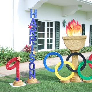 Instead of a child's birthday party, I could have a Drinking Olympics themed birthday party! Diy Olympic Torch Craft, Olympic Decorations Diy, Olympic Theme Party Decorations, Diy Olympic Torch, Drinking Olympics, Olympic Party Decorations, Beer Olympics Party, Sports Day Decoration, Vbs Olympics