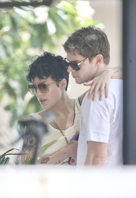 Evan Peters, Halsey Boyfriend, Brown Short Hair, Melbourne Weather, Sunglasses Art, Ahs Cast, Gif Icon, Gold Coast Australia, Halsey