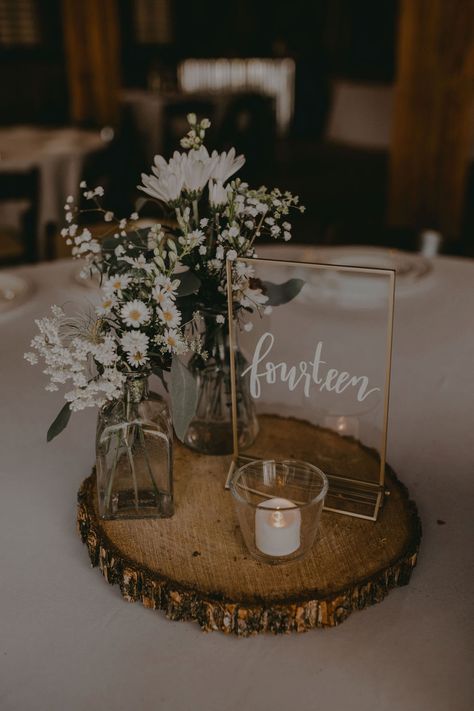 Whimsical Table Setting Wedding, Modern Rustic Wedding Table Decor, Creative Wedding Table Numbers, Easter Decorations For Church, Easter Decorations Ideas, Wedding Table Designs, Simple Wedding Centerpieces, Easter Decorations Diy, Ideas For Easter Decorations