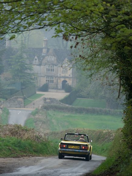 Country Manor, Foggy Day, Large House, Car Driving, British Countryside, 수채화 그림, Old Money Aesthetic, English Countryside, Country Road