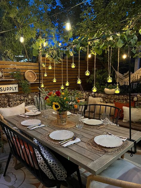 Over The Table Garland, Outdoor Table Decorations For Party, Hanging Decor Over Table, Backyard Candle Light Dinner, String Lights Over Outdoor Dining Table, Lights Over Picnic Table, Patio Decorating Ideas Lights, Floating Garland Above Table, Garden Candles Ideas