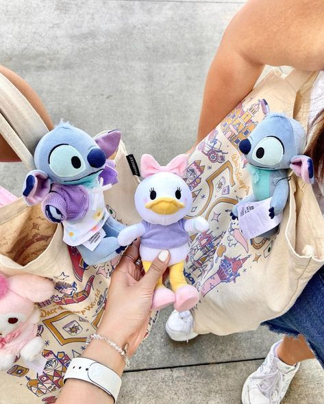 Disney And Universal Outfits, Disney Weighted Plush, Disney Merch Aesthetic, Bestie Disney Outfits, Disney Adult Aesthetic, Disney Photos Ideas, Disney Aesthetic Pictures, Disney Vision Board, Disney Insta Pics