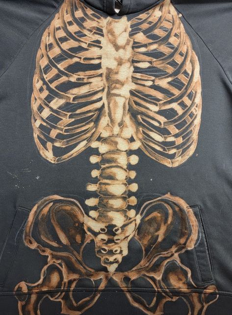 Bleach Art Inspiration, Bleach Fashion Design, Bleach Dye Skeleton Hoodie, Black Sweater Bleach Design, Bleached Shirt Skeleton, Black Sweatshirt Bleach Design, Bleach Shirt Art Aesthetic, Skeleton Bleach Jacket, Skeleton Sweatshirt Bleach