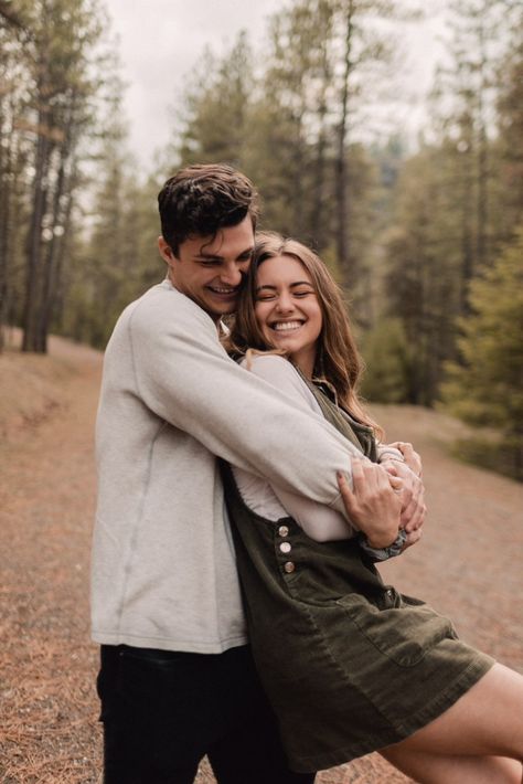 Couple Turtleneck Outfit, Thanksgiving Poses For Couples, Easy Couple Photo Poses, Matching Couples Photoshoot, Fall Pics Couples, Cute Girlfriend Boyfriend Pictures, Teenage Couple Photoshoot Aesthetic, Boyfriend And Girlfriend Pictures Professional, Couples Pics Poses
