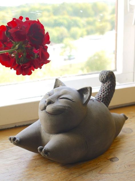 Black Funny, Clay Cats, Ceramic Art Sculpture, Pottery Animals, Art Projects For Adults, Cat Sculpture, Cerámica Ideas, Sculptures Céramiques, 강아지 그림