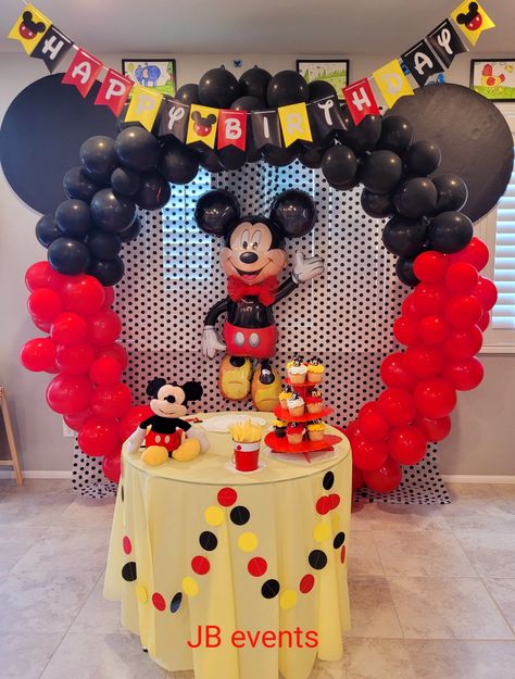 Mickey Mouse Head Balloon Arch, Birthday Theme Mickey Mouse, Birthday Decoration Mickey Mouse, Mickey Mouse Clubhouse Birthday Party Decorations Balloon, Mickey Mouse Birthday Party Backdrop, Mickey Mouse Theme Birthday Party, Mickey Backdrop Ideas, Mickey Themed Birthday Decoration, Miki Mouse Birthday Decoration