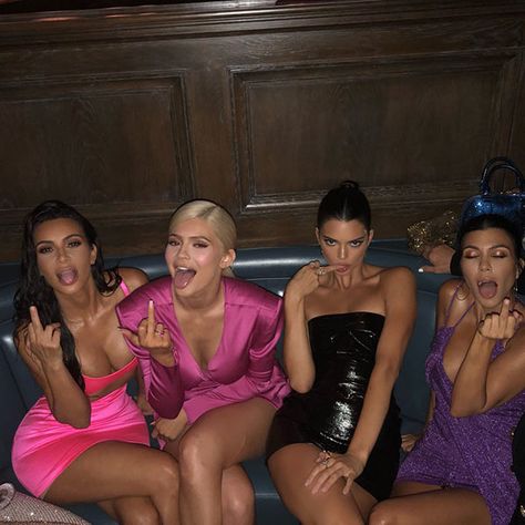 - "XTCY." - Kanye West - https://wavwax.com/?p=3620&utm_source=SocialAutoPoster&utm_medium=Social&utm_campaign=Pinterest Stylizacje Kylie Jenner, Kendall Ve Kylie, Ragazza Gangsta, Stile Kylie Jenner, Stile Kendall Jenner, Look Kylie Jenner, Trajes Kylie Jenner, Looks Kylie Jenner, Mode Kylie Jenner