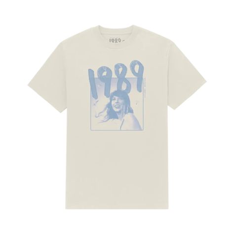 🌟 NEW ARRIVAL 🌟 Celebrate Taylor Swift's iconic era with the 1989 (Taylor’s Version) Off White Photo T-Shirt. This stylish and comfortable tee features exclusive photo graphics, perfect for fans and casual wear. Add a touch of nostalgia to your wardrobe with this must-have shirt. Don’t miss out! 👉 Shop now! 1989 Taylor's Version Album Cover, Taylor's Version Album Cover, Shuffles Ideas, Taylor Swift 2023, Taylor Swift Store, Photo Of Taylor Swift, Wishlist Clothes, Taylor Swift Tshirt, Taylor Merch