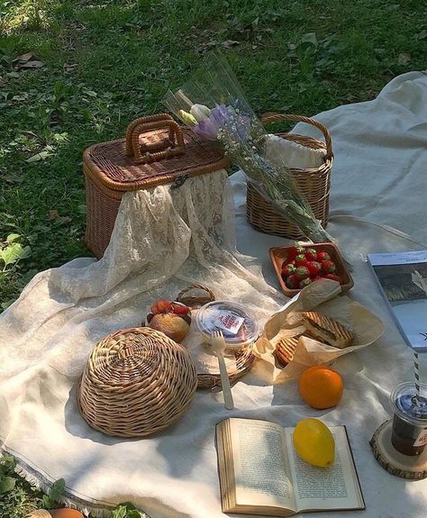 em on Twitter: "who wants to go on a cute ass picnic....serious inquiries only… " Cottagecore Picnic, Picnic Inspiration, Cottage Aesthetic, Picnic Date, Cottage Core Aesthetic, Picnic Time, Cottagecore Aesthetic, We Are The World, + Core + Aesthetic