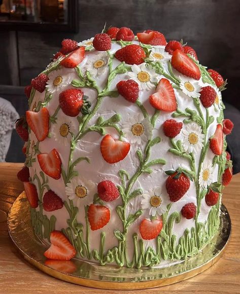 Essen, Xmas Cake Recipes, Sweets Table Ideas, Gender Reveal Cake Pops, Sweet Potato Baby Food, Apple Chips Recipe, Dome Cake, Strawberry Topping, Pineapple Upside Down Cake