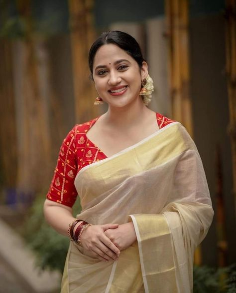 Miya George Saree For Short Height Women, Formal Saree Office Classy, Blouse Designs 2023, Miya George, Saree With Contrast Blouse, Casual Blouse Designs, Beige Saree, Kerala Saree Blouse, Mia George