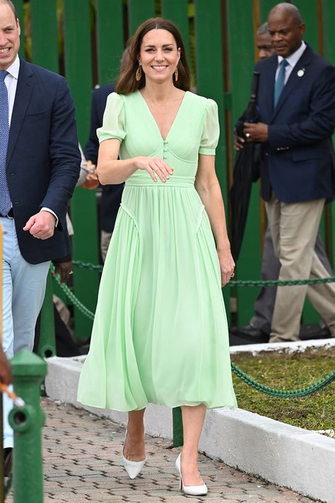 Vestidos Kate Middleton, Style Kate Middleton, Kate Middleton Style Outfits, Princess Kate Style, Green Dress Outfit, Looks Kate Middleton, Estilo Kate Middleton, Dress Garden, Royal Clothes