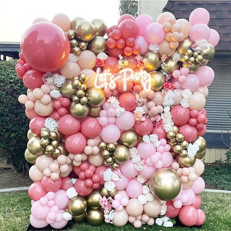 Balloon Arch For Wedding, Light Pink Birthday Party, Gold Balloons Decorations, Gold And Pink Balloons, Arch For Wedding, Bridal Balloons, Gold Balloon Arch, Pink And Gold Decorations, Ballon Garland