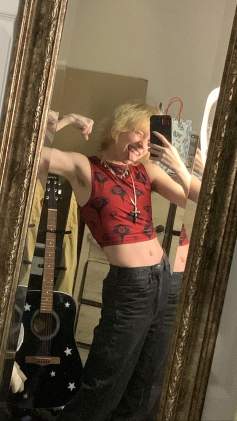 Nonbinary Alternative Fashion, Alt Nonbinary Person, Masculine Nonbinary Fashion, Non Binary Swimwear, Nonbinary Alt Fashion, Androgynous Fashion Grunge, Amab Nonbinary Fashion, Androgynous Body Type, Goth Enby