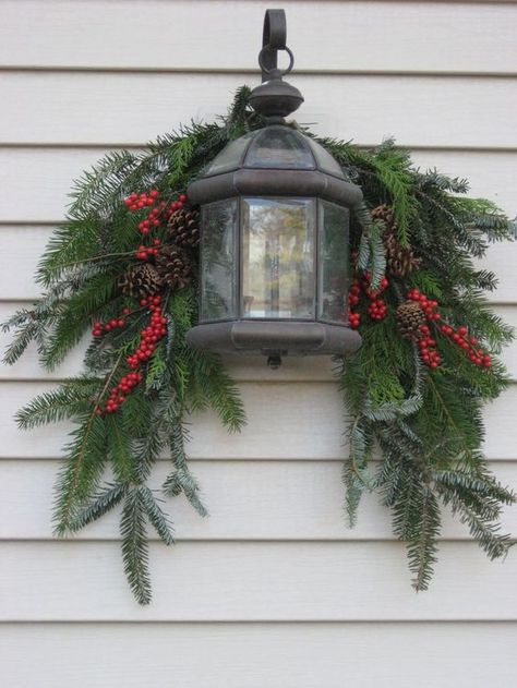 Swag with berries over lantern - from Shady Lane Green House - Click for more Natal Country, Christmas Wreaths Diy Easy, Outside Christmas Decorations, Rustic Christmas Wreath, Porch Christmas, Christmas Ornament Wreath, Christmas Porch Decor, Crafts Room, Christmas Wreaths For Front Door