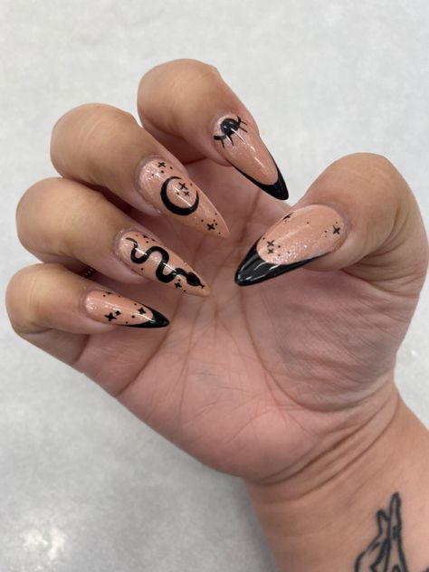 Snake And Moon Nails, Nail Art Designs Snake, Snake Art Nails, Witchy Almond Shaped Nails, Snake Nails Almond, Punk And Black Nails, Snake Almond Nails, Neutral Witchy Nails, Black And White Celestial Nails