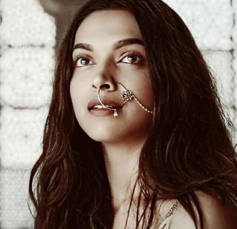 Embedded Mastani Deepika Padukone, Deepika Padukone Movies, Bajirao Mastani, Kylie Jenner Look, Deepika Padukone Style, Indian Photoshoot, Vintage Bollywood, Nose Jewelry, Indian Aesthetic