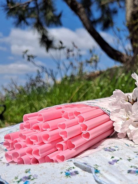 Pink Birthday Party Decorations, Heart Straws, Straw Valentine, Sweet Sixteen Birthday Party Ideas, Pink Party Favors, All Things Pink, Girly Apartment Decor, Barbie Birthday Party, Pink Birthday Party
