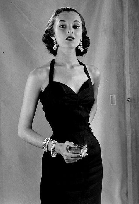 Vikki Dougan, July 1952 Vikki Dougan, Old Hollywood Aesthetic, 50s Glamour, Hollywood Aesthetic, 1950s Hollywood, Classic Hollywood Glamour, Vintage Hollywood Glamour, 파티 드레스, Old Hollywood Glam