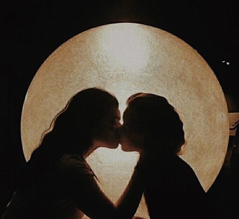 #love #couple #moon #space #aesthetic #grunge Paros, Want A Girlfriend, Lily Evans, Lesbian Couple, Couple Aesthetic, Hopeless Romantic, Girls In Love, Dream Life, Aesthetic Pictures