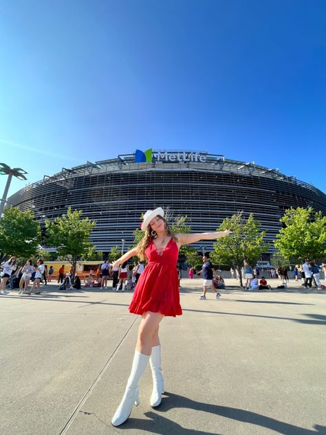 Cowboy Hat And Dress Outfit, Red Dress Outfit Concert, Eras Tour Outfits Red Dress, Taylor Swift Eras Cowboy Hat, Red Dress Eras Tour, Taylor Swift Hat Ideas, Taylor Swift Eras Tour Outfits Red Era, Eras Tour Dress Outfits, Red Concert Outfit Taylor Swift