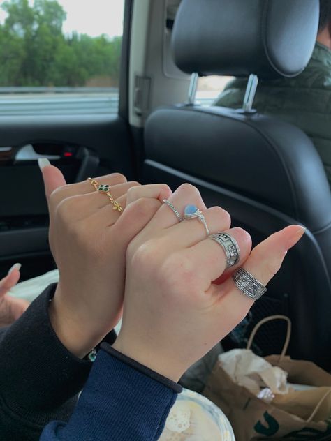 Friendship Jewelry Aesthetic, Matching Rings Best Friends, Friendship Rings For 3 Bff Aesthetic, Matching Rings Aesthetic Friends, Best Friend Jewelry Aesthetic, Friendship Rings Aesthetic, Matching Friendship Rings, Matching Bestie Rings, Bff Rings For 2 Aesthetic