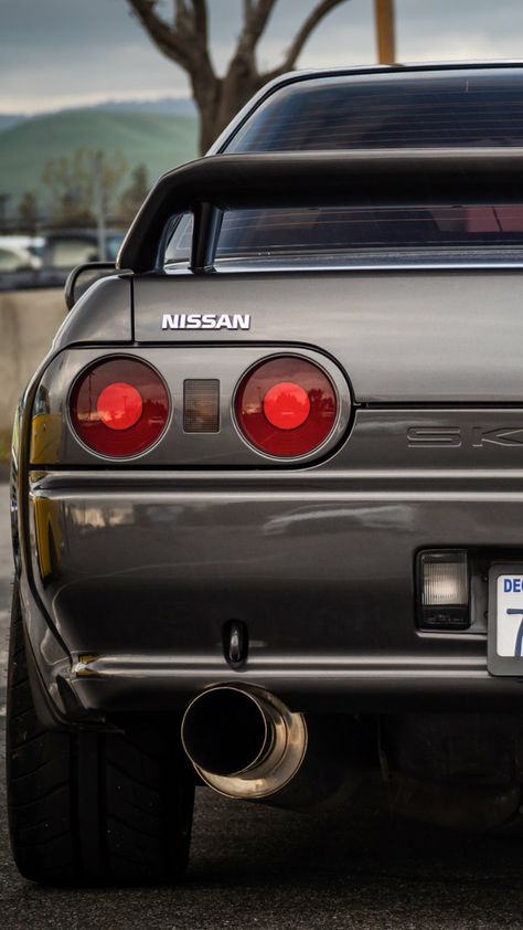 Nissan Skyline R32 Wallpaper, R32 Skyline Wallpaper, Gtr Iphone Wallpaper, 90s Japanese Cars, Car Aesthetic Wallpaper, Nissan Gtr R32, Car Accessories Aesthetic, Nissan Skyline Gtr R32, Sports Look