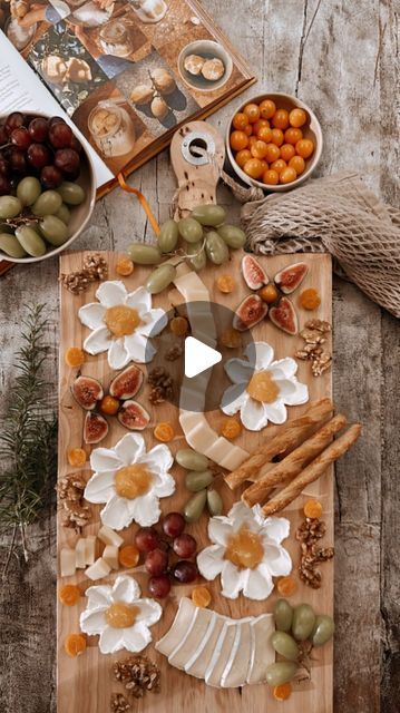 Michaela Haban | Bohème aesthetic | Fashion | Creativity on Instagram: "Flower chessboard 🌼

I used cream cheese for the flower leaf’s and for the flower middle I used lemon curd 🍋
The other yummy foodies are : walnuts, grapes, figs, gouda cheese, camembert, physalis berries.

#fooddesign #foodart #aestheticfood #eatpretty #storyofmytable #foodforthesoul #makeitdelicious #cheeseboard #cheeseboards 

Inspo from @maxistories 💛" Flower Shaped Charcuterie Board, Floral Charcuterie Board, Cream Cheese Board Ideas, Cream Cheese Board, Cheese Camembert, Wine And Cheese Party, Charcuterie Inspiration, Eat Pretty, Gouda Cheese