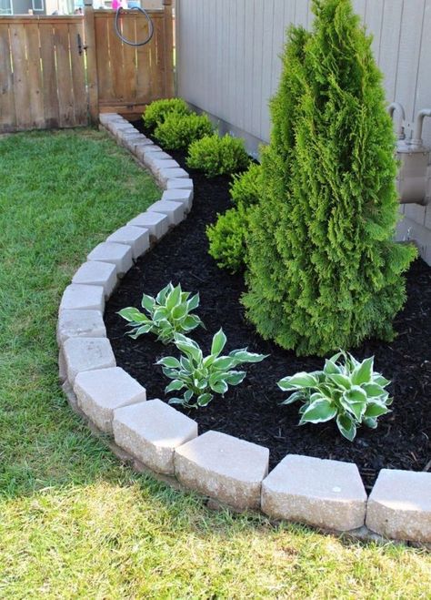 Landscape Edging Diy, Taman Air, Cheap Landscaping Ideas, Small Front Yard Landscaping, Front Garden Landscape, Garden Ideas Cheap, Edging Ideas, Easy Landscaping, Front Landscaping