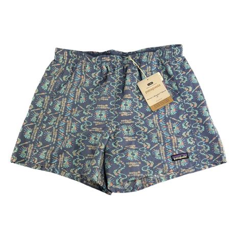 Patagonia Baggies 5" Sunshine Dye Current Blue Shorts Women's Sizes S - L New With Tags. Follow Us! We List Lots Of New Shoes And Athletic Wear Daily! We Box Ship All Items Asap On The Same Business Day Until 12pm Est! Daily Wear Clothes For Women, Patagonia Shorts Women, Thrift Fits, Granola Outfits, Cool Shorts, Patagonia Outfit, Colorful Shorts, Patagonia Baggies, Patagonia Shorts