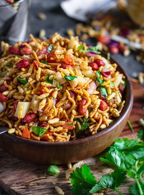 Bhel Puri ( Video) Essen, Bhel Puri Recipe, Bhel Recipe, Indian Fast Food, Bhel Puri, Delicious Food Image, Puri Recipes, Pani Puri, Puffed Rice