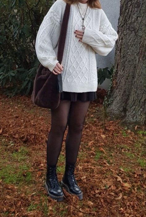 White Knit Sweater Outfit Aesthetic, White Knitted Jumper Outfit, Fall Outfit Aesthetic Vintage, Knit Jumper Outfit Aesthetic, White Knitted Jumper, White Girl Fall Outfits, White Knit Jumper Outfit, White Sweater And Skirt Outfit, Fall Outfits Aesthetic Skirt