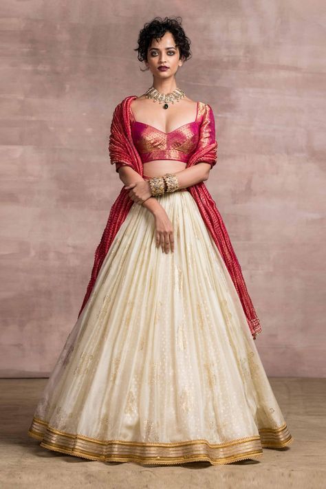 Haute Couture, Couture, Grand Lehenga, Handloom Lehenga, Simple Lehenga, Indian Designs, Lehenga Designs Simple, Indian Outfits Lehenga, Brocade Blouse