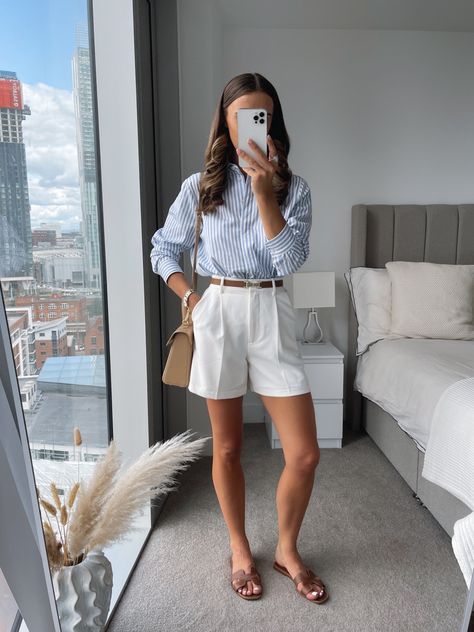 Poplin Shirt Outfit, Tailored Shorts Outfit, Style For Short Women, Classic Summer Outfits, White Shorts Outfit, Look Con Short, Casual Chic Summer, Classic Style Outfits, Summer Shorts Outfits