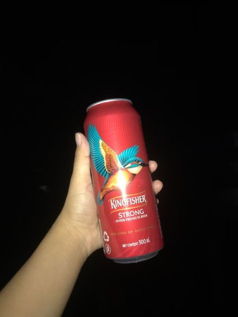 Beer Real Pic, Beer Night Aesthetic, Aesthetic Beer Pictures, Kingfisher Beer Photography, Drink Beer With Friends, Kingfisher Beer Snapchat Story, Fake Beer Snaps, Kingfisher Beer Snap, Beer Bottle Snap