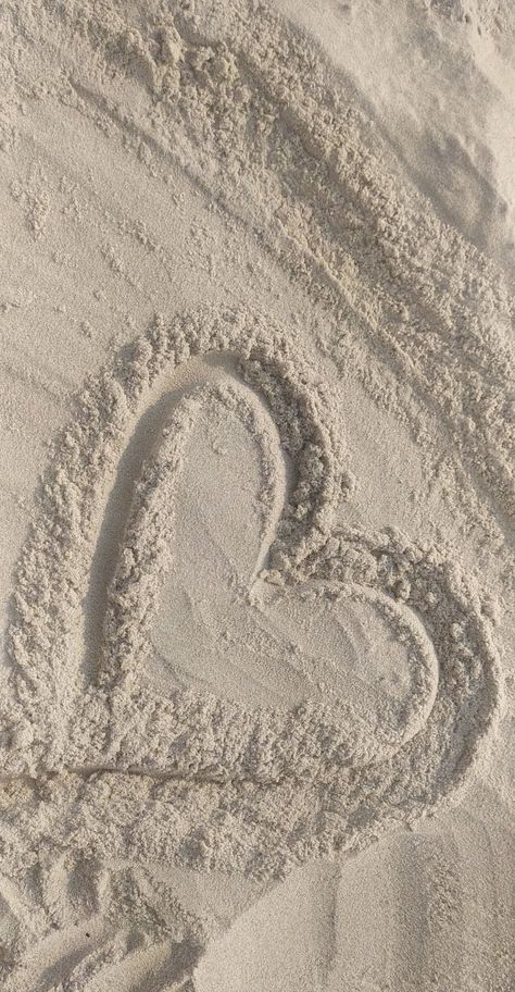 Heart Beach Wallpaper, Sand Asthetic Picture, White Sand Beach Aesthetic, Sand Heart Aesthetic, Sand Wallpaper Aesthetic, Beige Heart Wallpaper, Beach Sand Wallpaper, Heart In Sand Photo, Writing In Sand