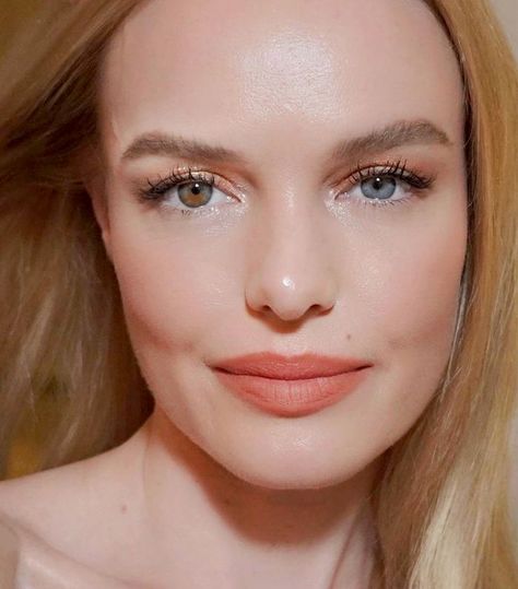 We did some digging and discovered 18 of Kate Bosworth's very best anti-aging beauty secrets. Click here for all of our research, revealed. Kate Bosworth, French Skincare, Vacay Hair, Katie Jane Hughes, Seasonal Makeup, Light Pink Lipstick, Hair Aesthetics, Skin Foundation, Glowing Makeup