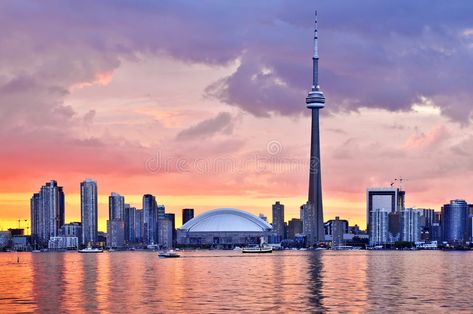 Toronto Skyline, Skyline Painting, Toronto City, University Of Toronto, Famous Landmarks, Stock Photography Free, Toronto Canada, Canada Travel, Best Cities