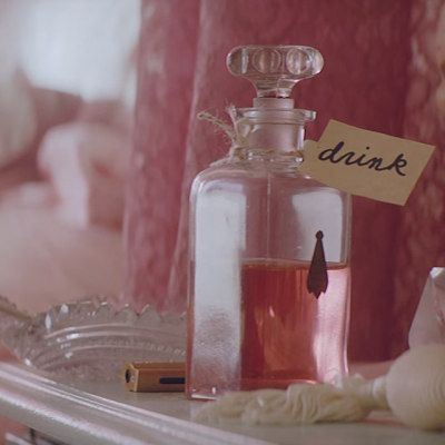 Martinez Drink, Melanie Martinez Mad Hatter, Mad Hatter Melanie, Alice In Wonderland Aesthetic, Lizzie Hearts, Drink Me, Melanie Martinez, Mad Hatter, Adele