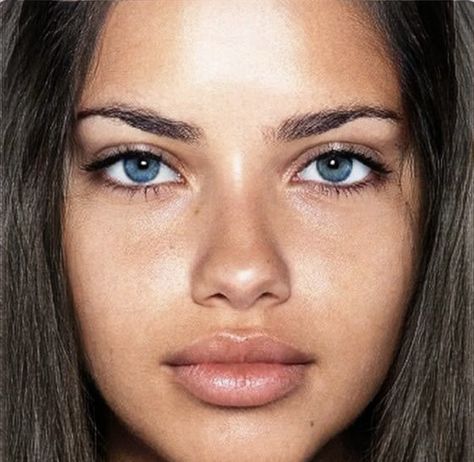 Adriana Lima Face, Adrina Lima, Meg Foster, Adriana Lima Young, Adriana Lima Style, Deer Makeup, Face Aesthetic, Model Lifestyle, Bare Face