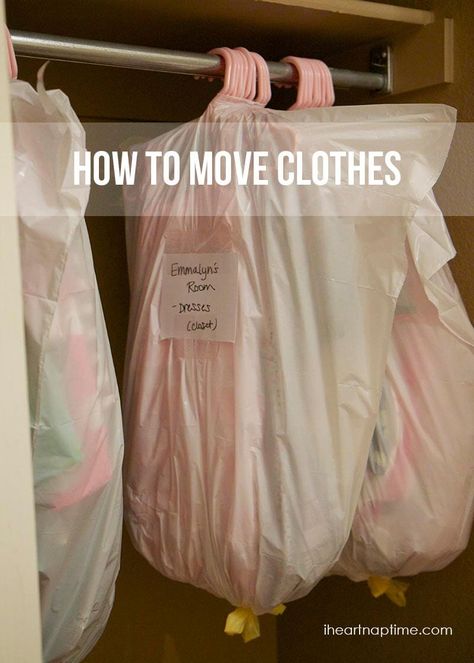 how to move clothes on hangers Moving Tips, 1000 Lifehacks, Nyttige Tips, Moving Packing, Ideas Para Organizar, The Hanger, Garbage Bags, Garbage Bag, Moving Day